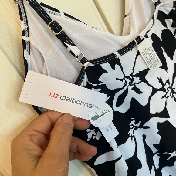 ✅Liz Claiborne Black and White Floral swim dress - Picture 7 of 13